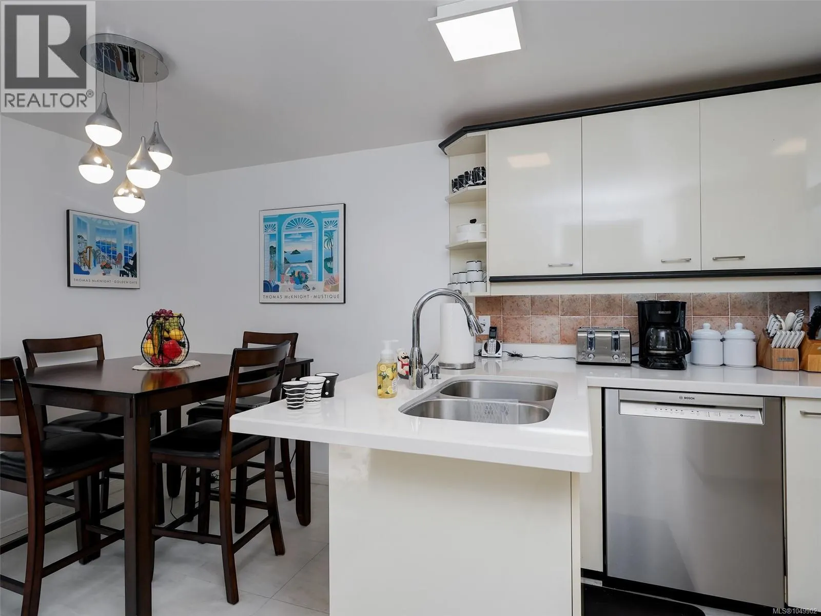 3105 2829 Arbutus Rd