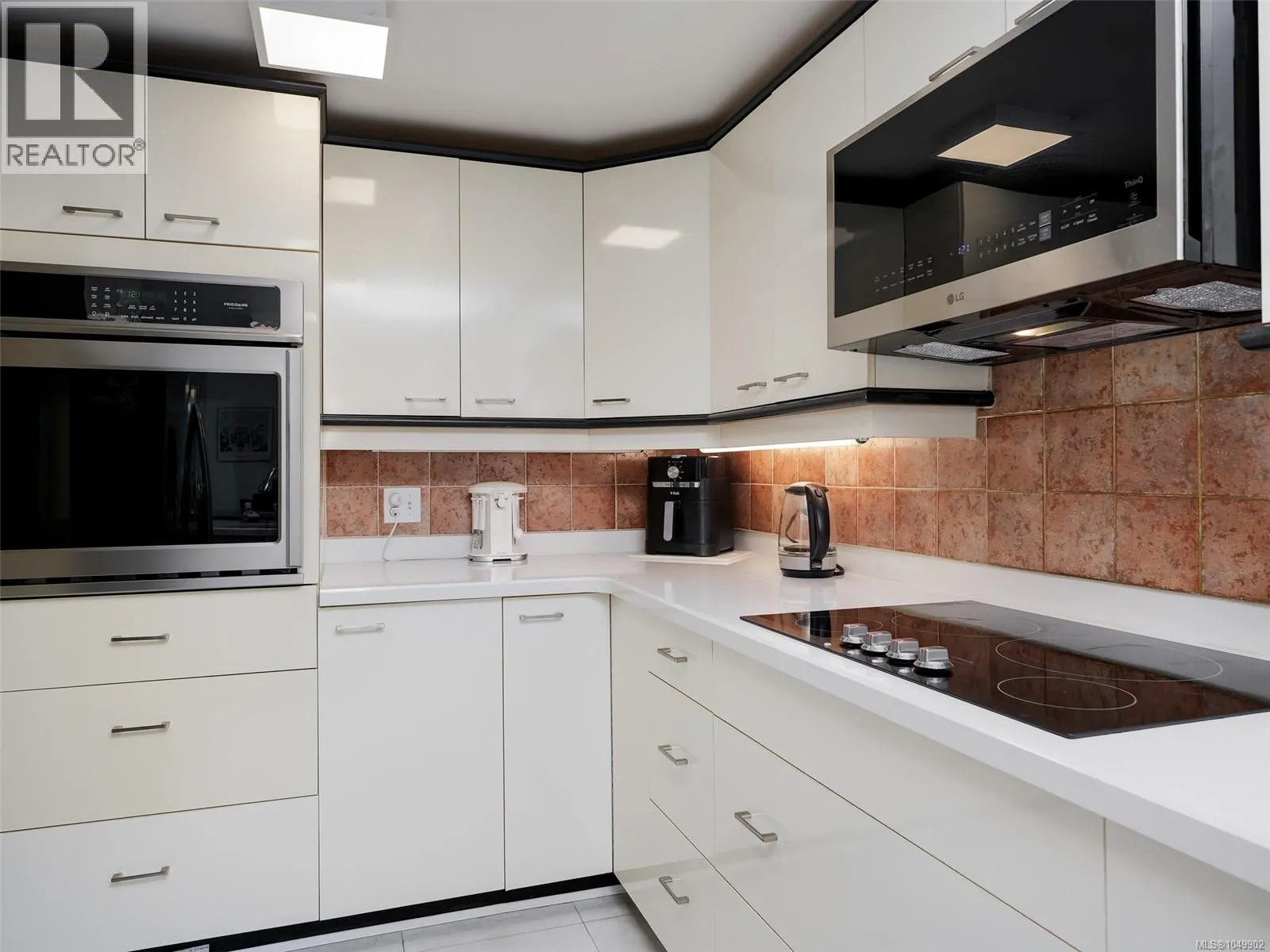 3105 2829 Arbutus Rd