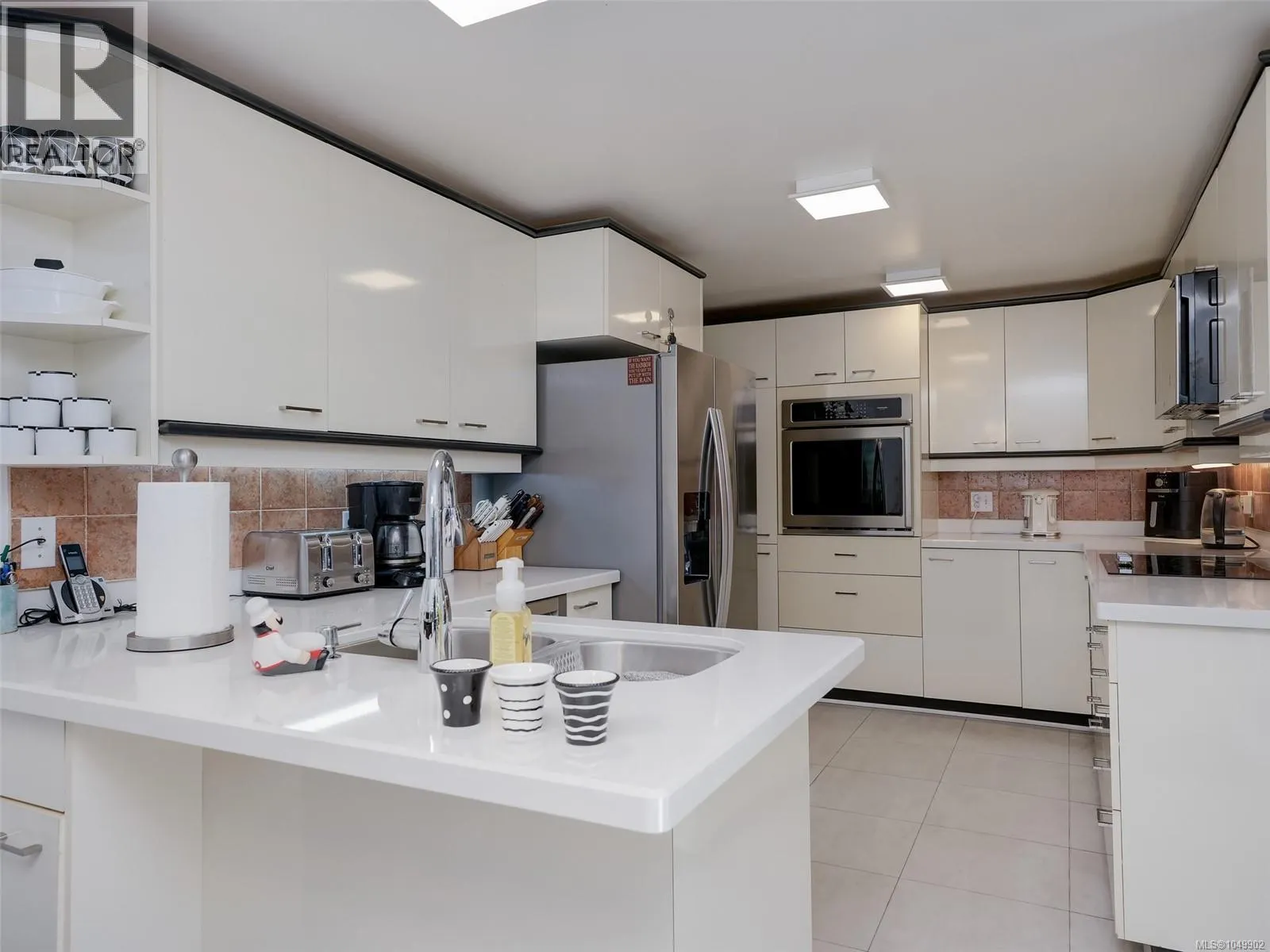 3105 2829 Arbutus Rd