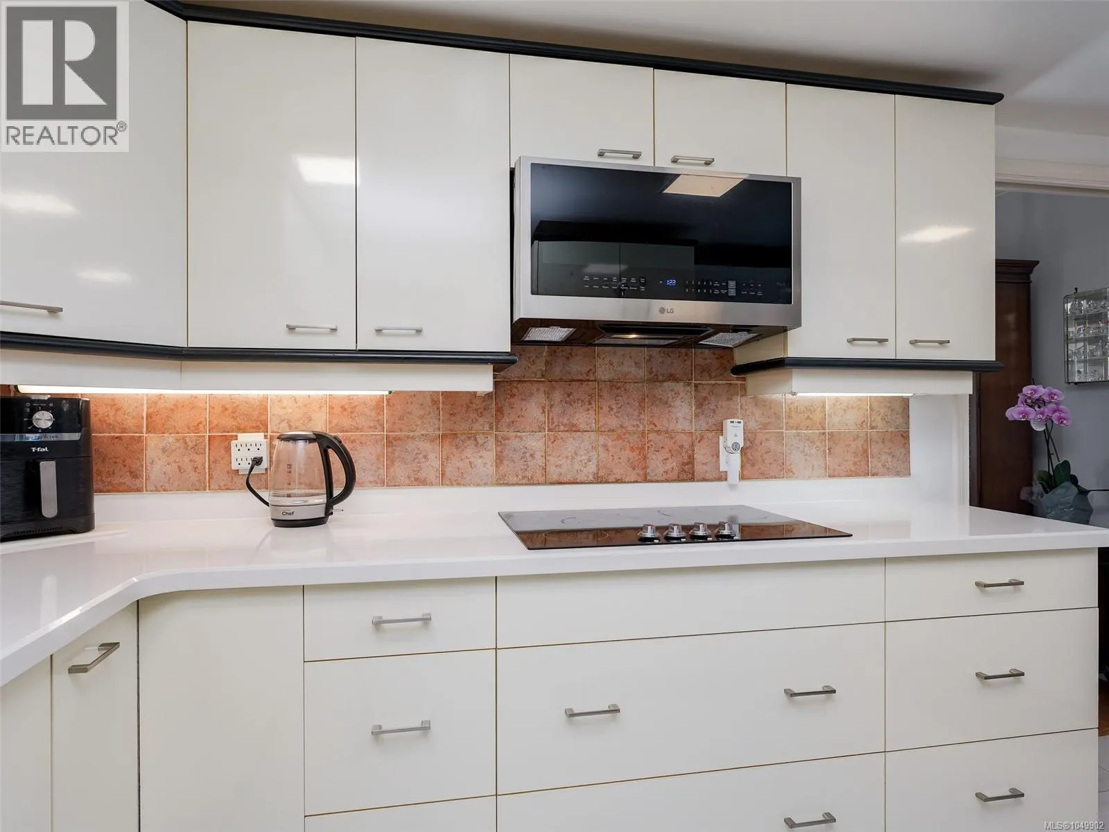 3105 2829 Arbutus Rd