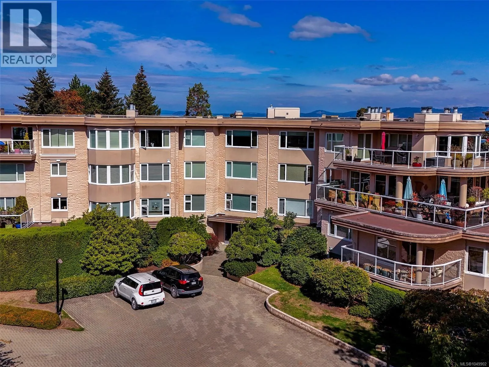 3105 2829 Arbutus Rd