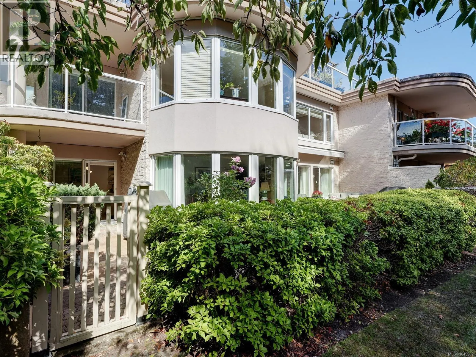 3105 2829 Arbutus Rd
