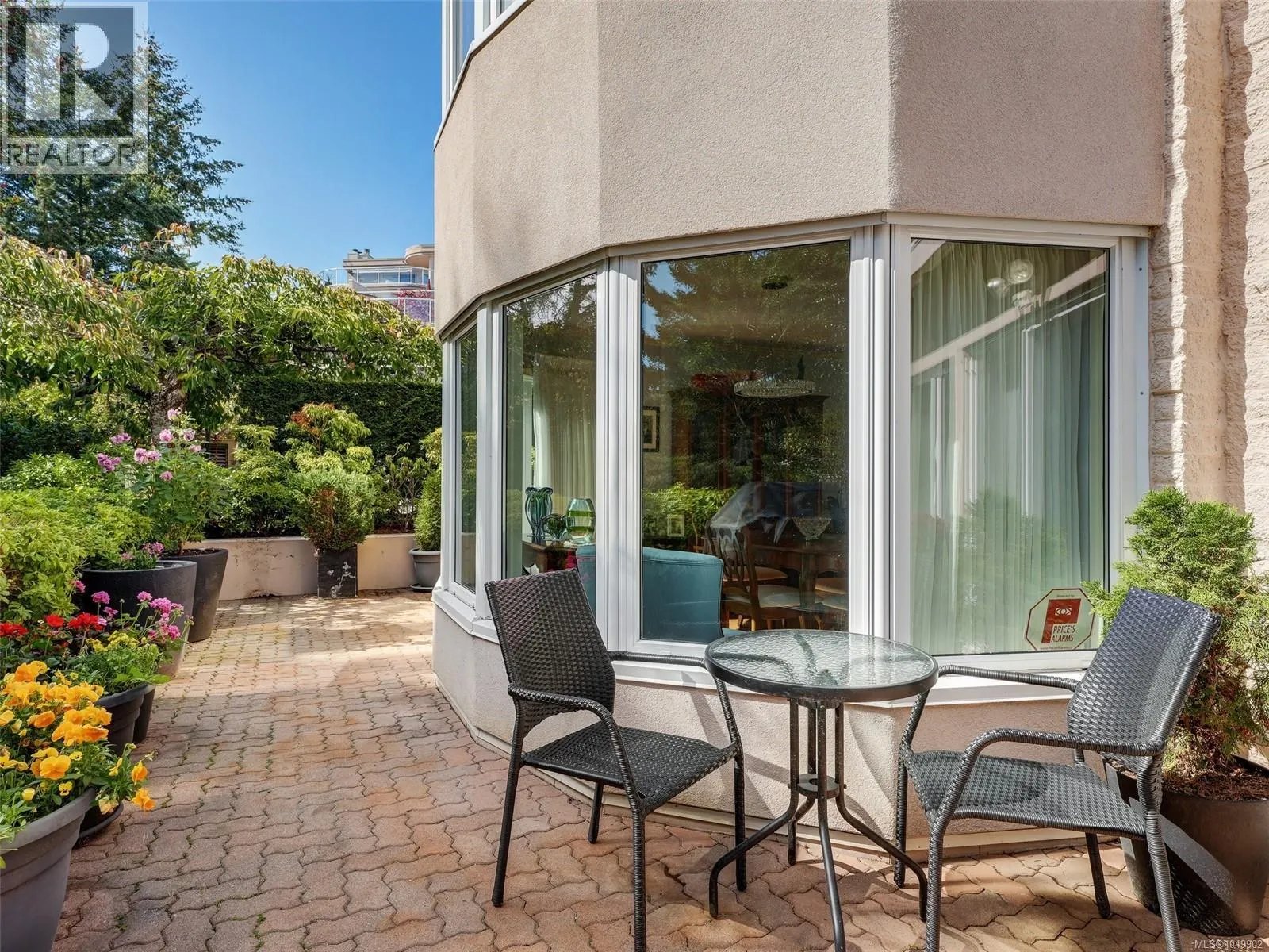 3105 2829 Arbutus Rd