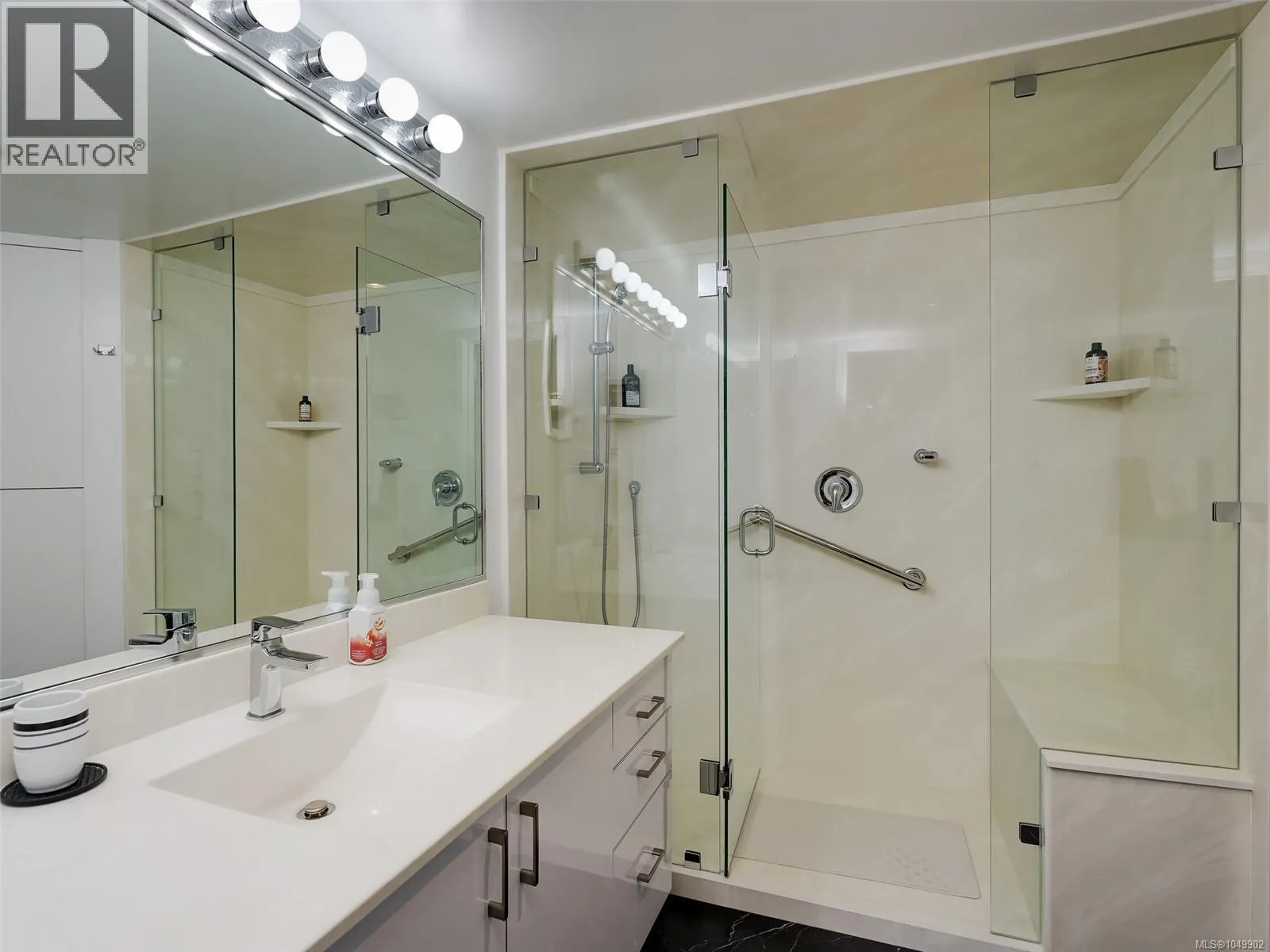 3105 2829 Arbutus Rd