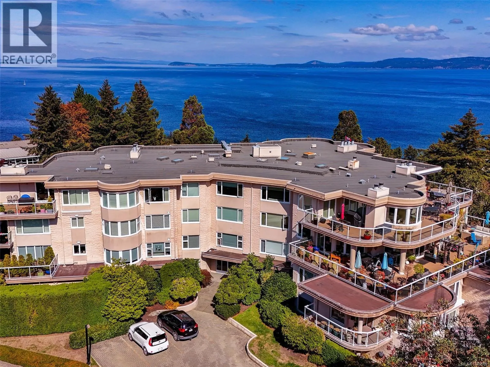3105 2829 Arbutus Rd