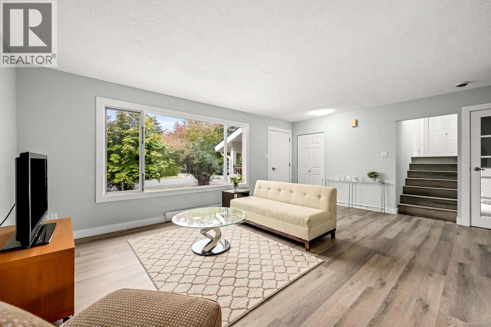 163 James St