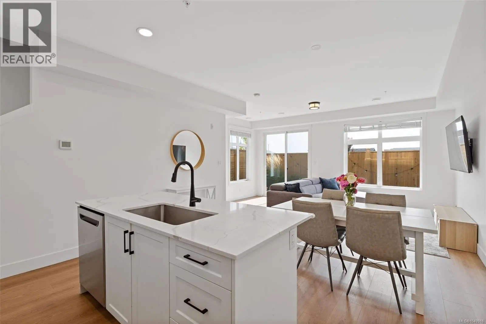 60 255 Caspian Dr