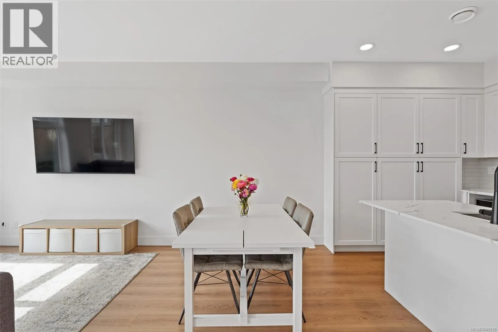 60 255 Caspian Dr
