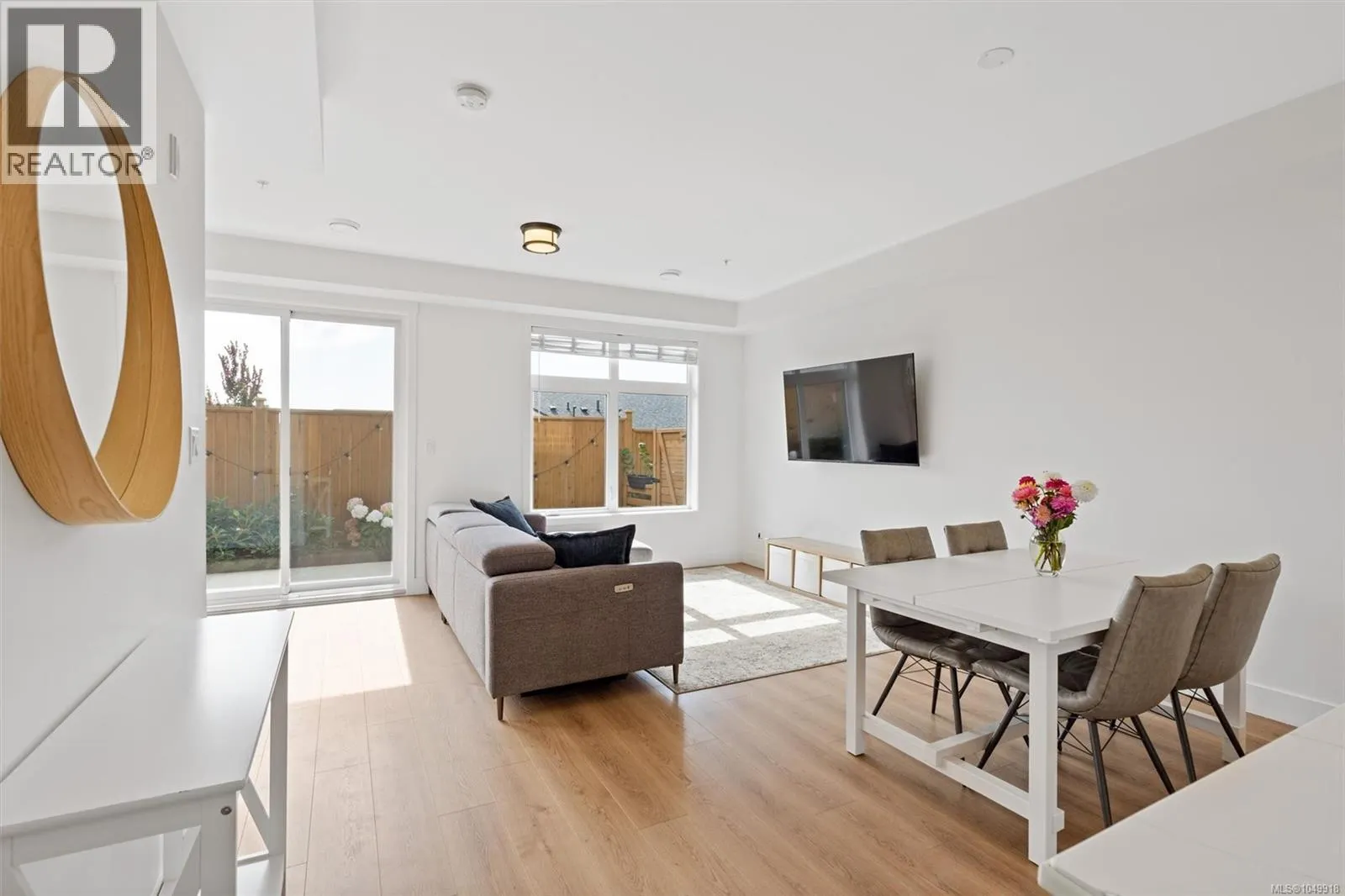 60 255 Caspian Dr