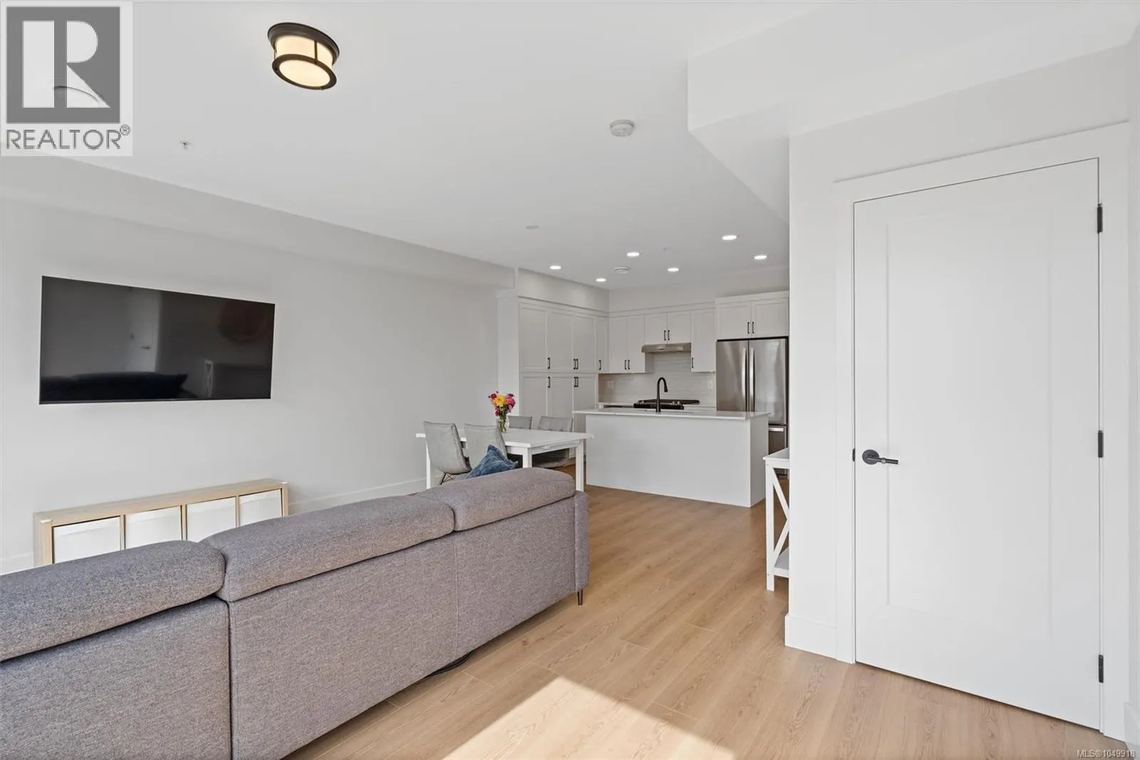 60 255 Caspian Dr