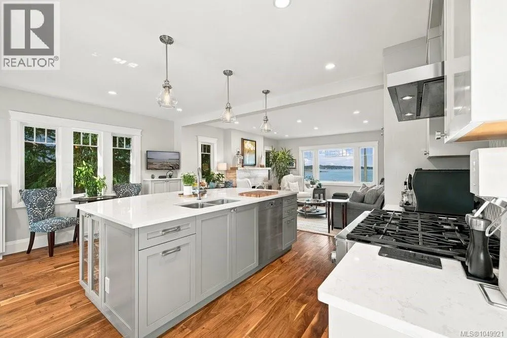1244 Beach Dr