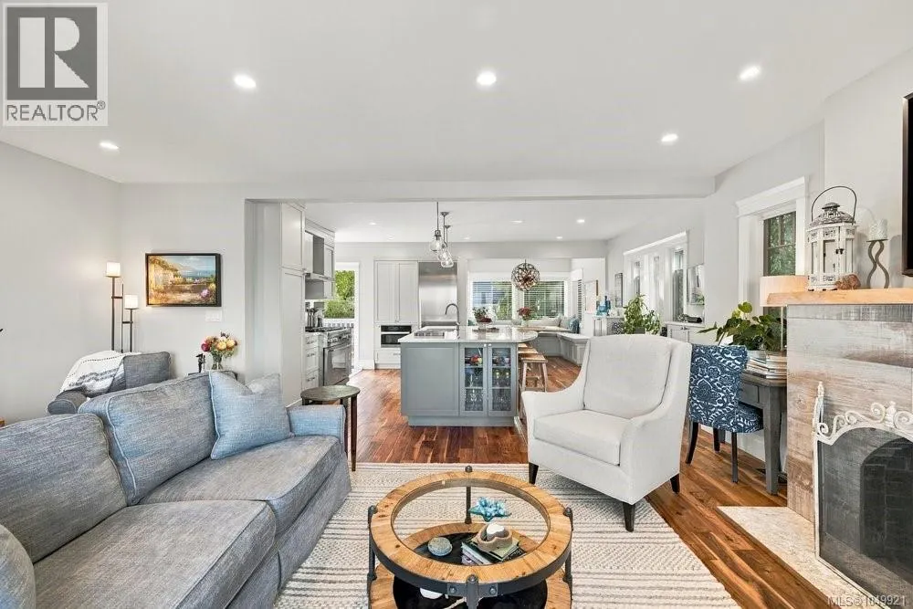 1244 Beach Dr