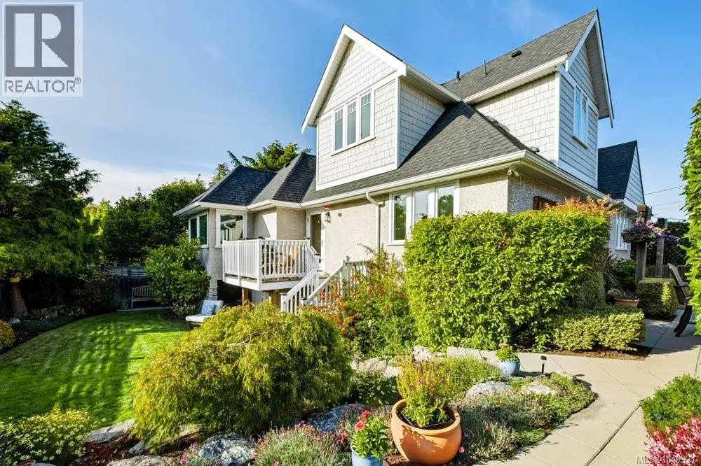 1244 Beach Dr
