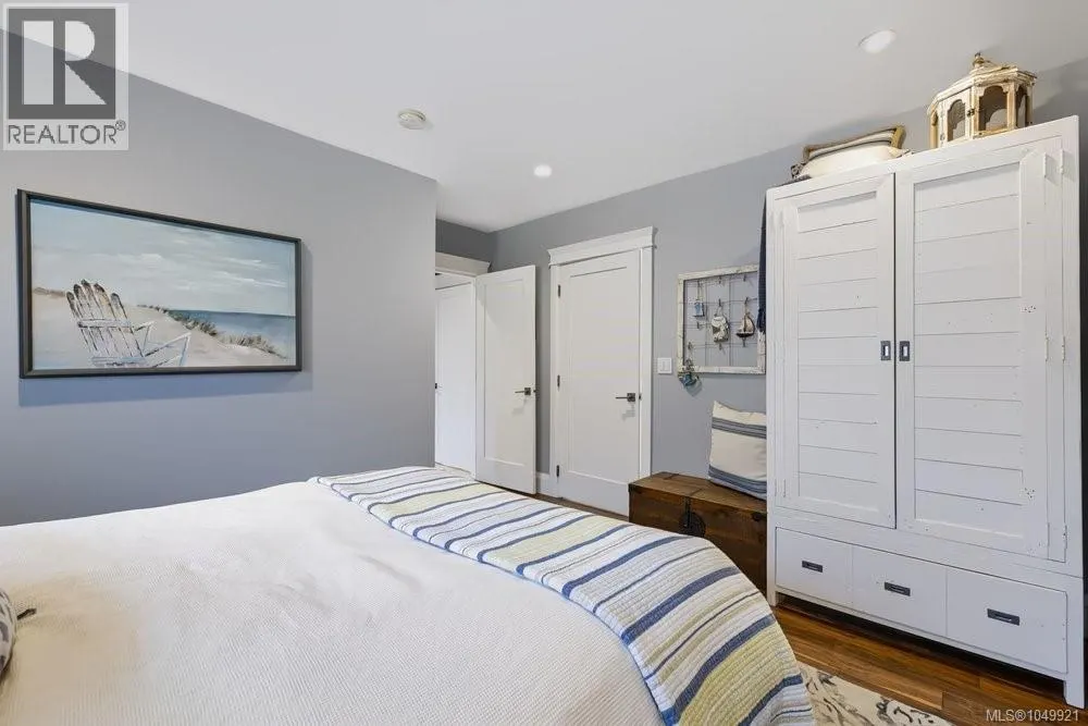 1244 Beach Dr