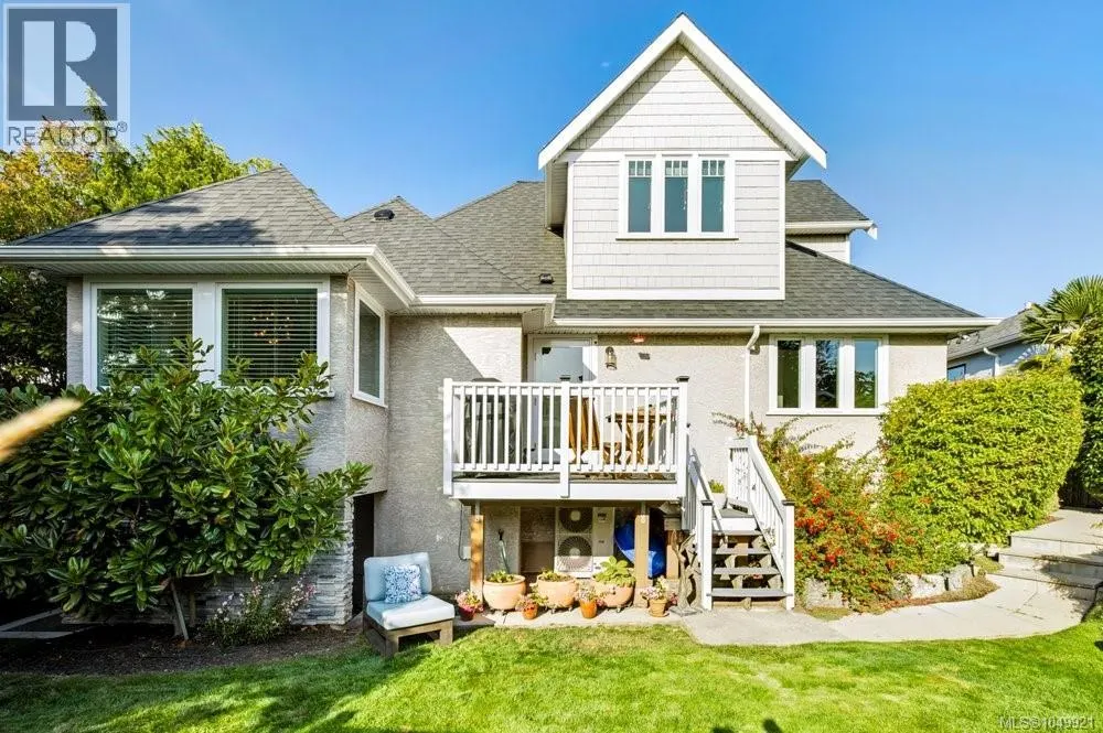 1244 Beach Dr