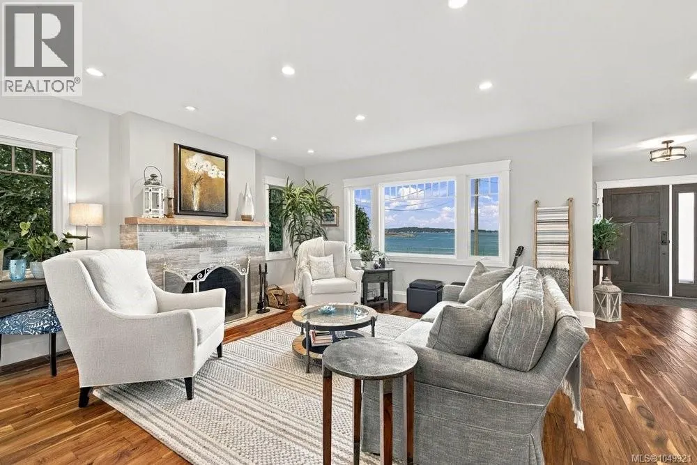 1244 Beach Dr