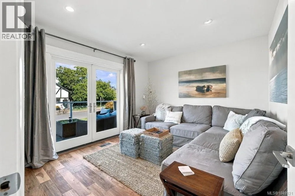 1244 Beach Dr