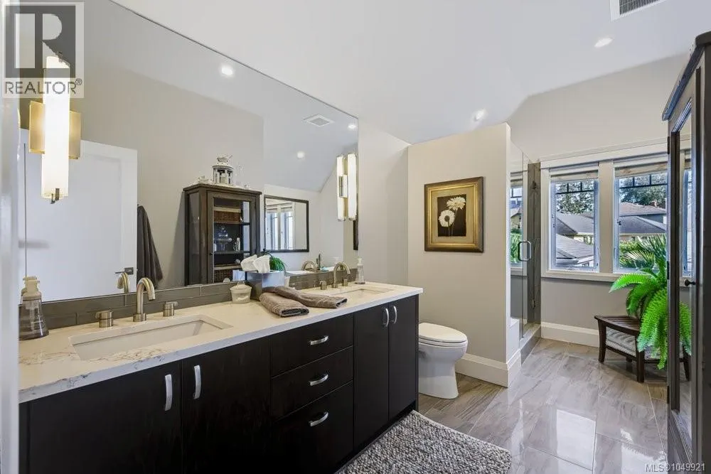1244 Beach Dr