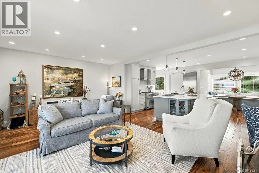 1244 Beach Dr