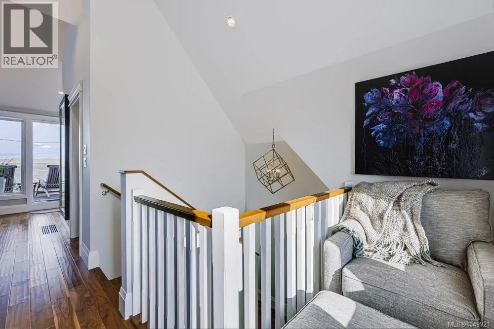 1244 Beach Dr
