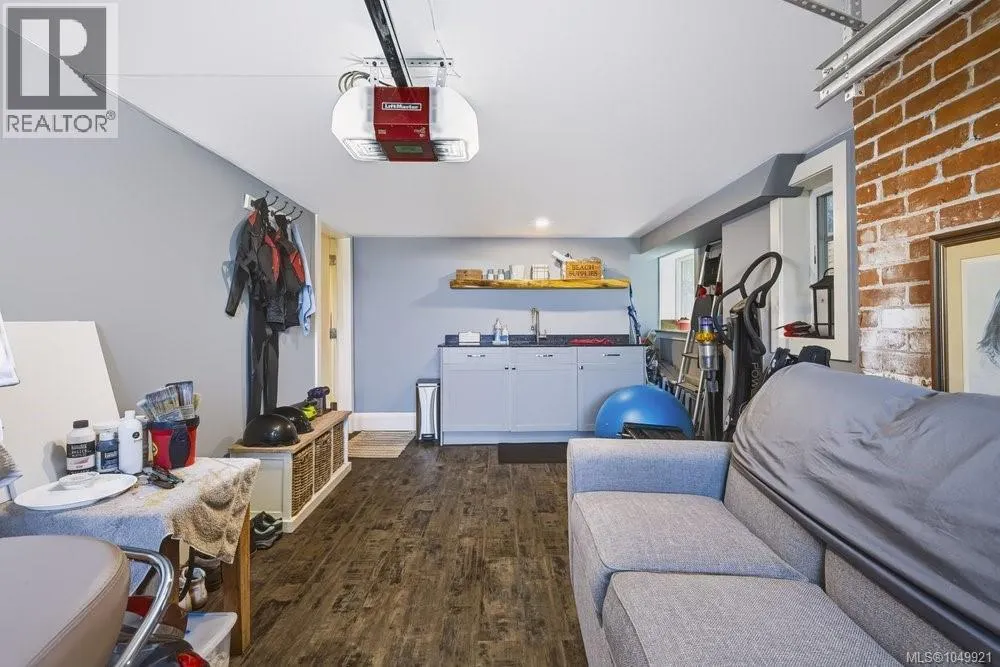 1244 Beach Dr
