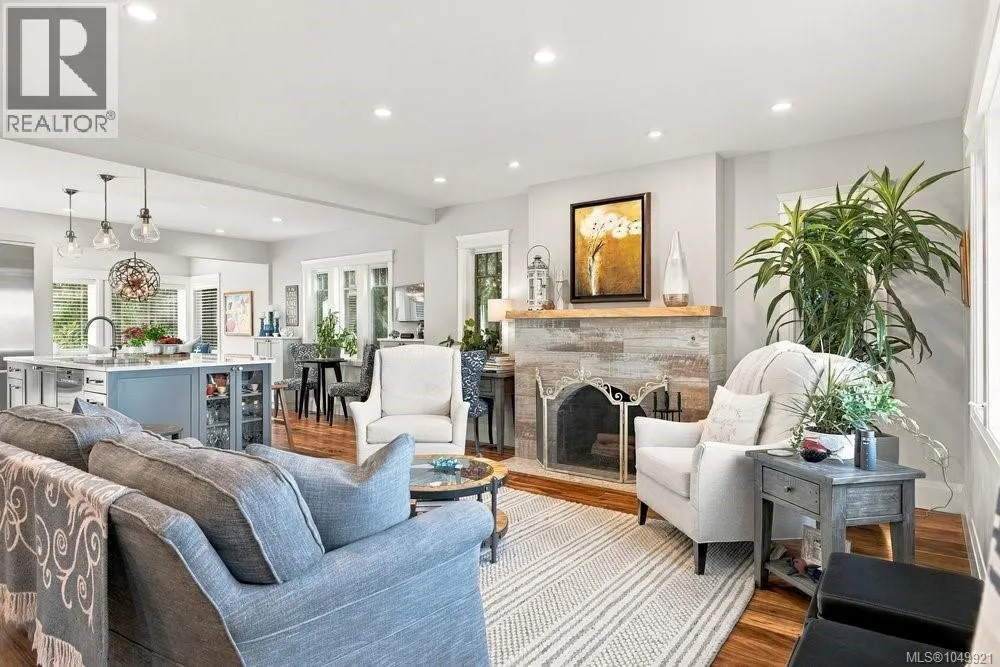 1244 Beach Dr