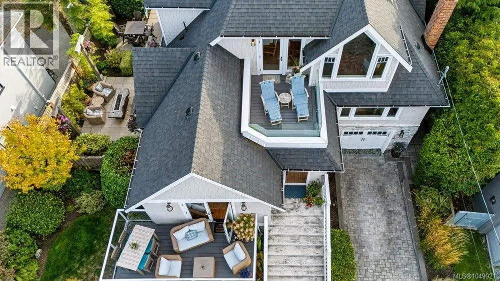 1244 Beach Dr