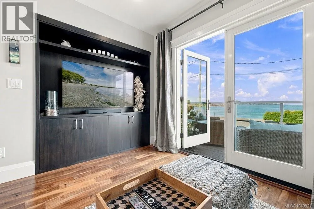 1244 Beach Dr