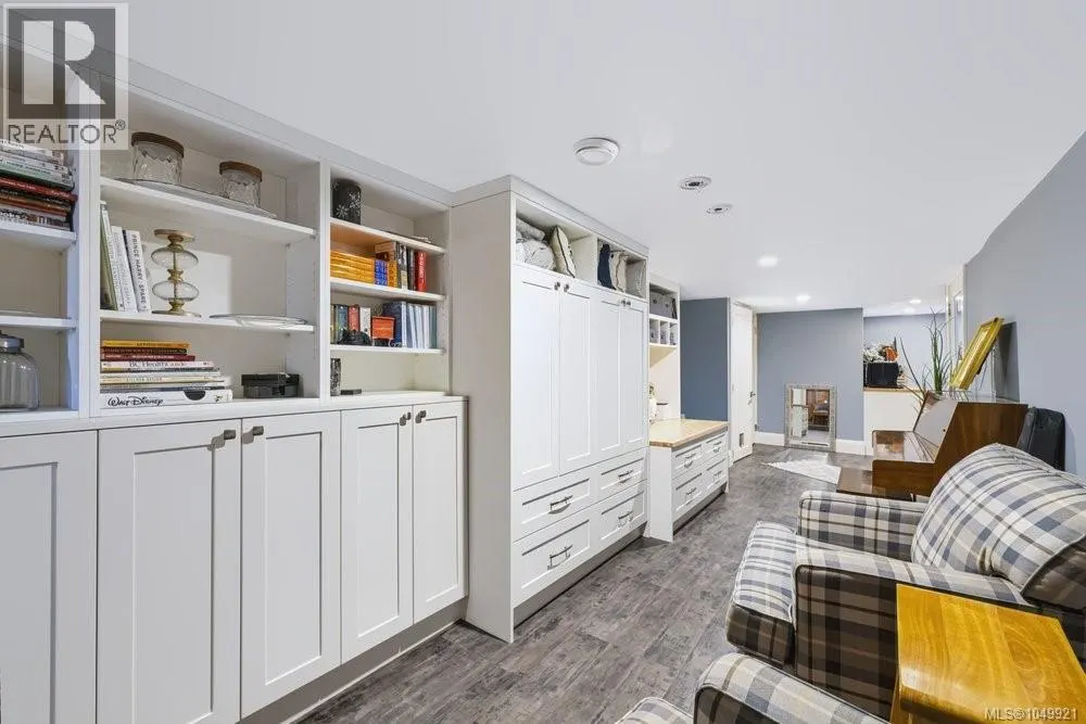1244 Beach Dr