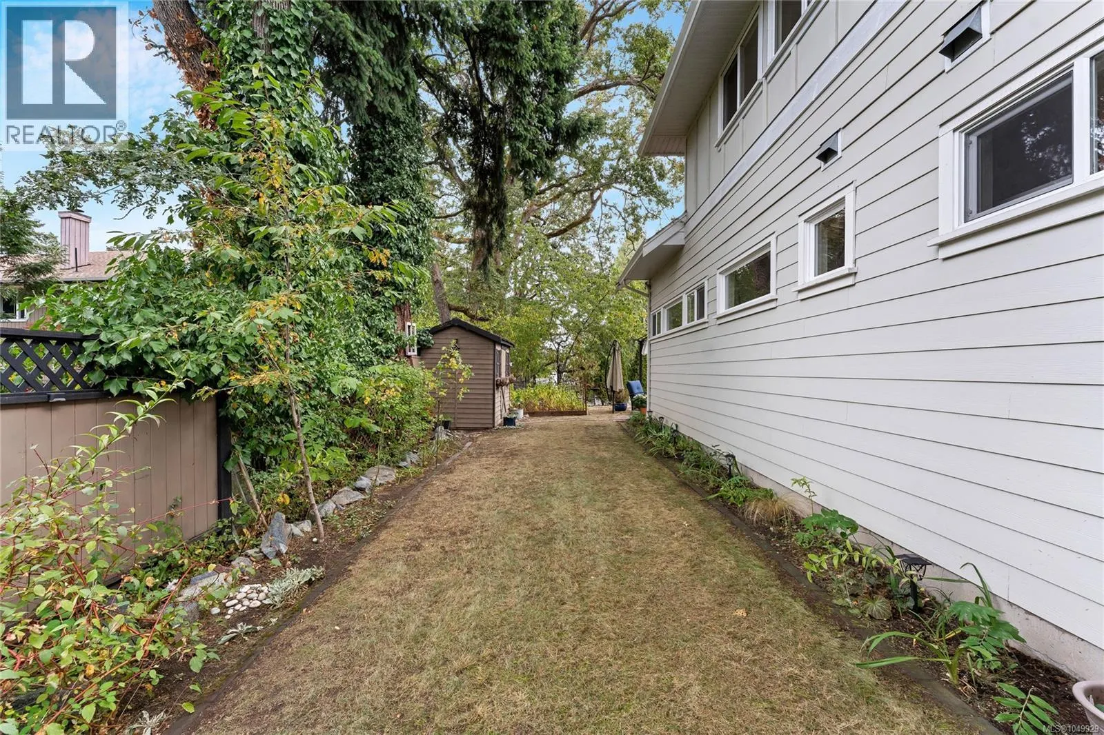 4151 Quadra St