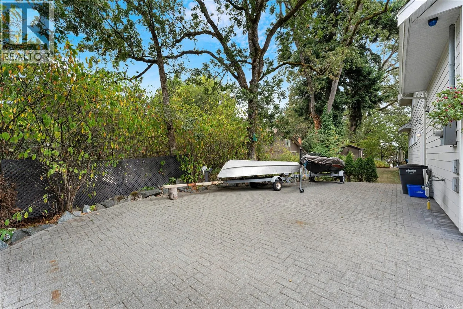 4151 Quadra St