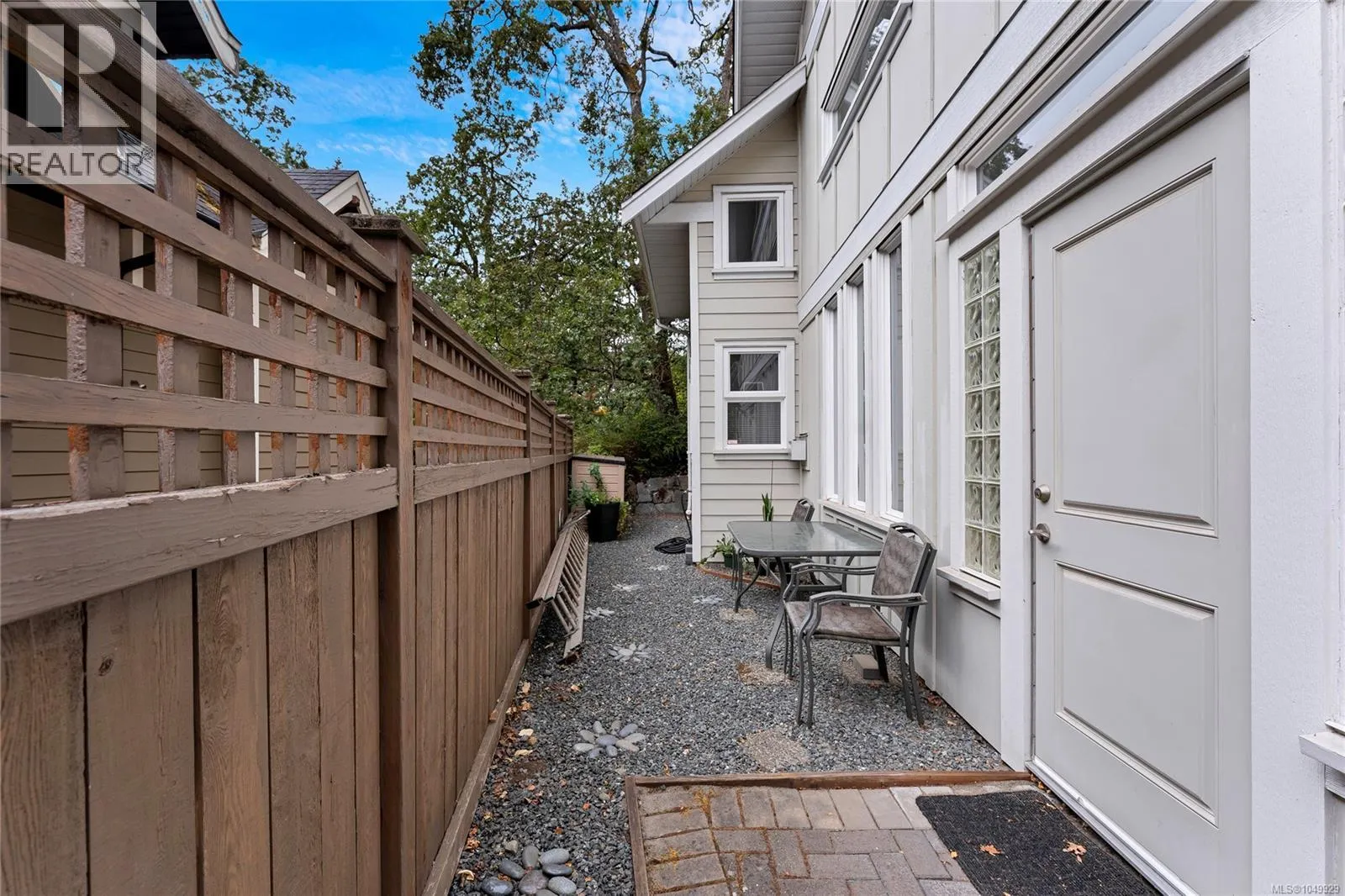 4151 Quadra St