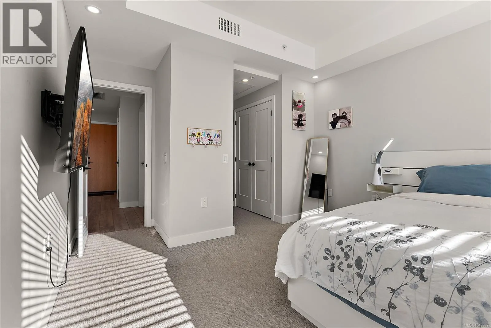 408 950 Whirlaway Cres