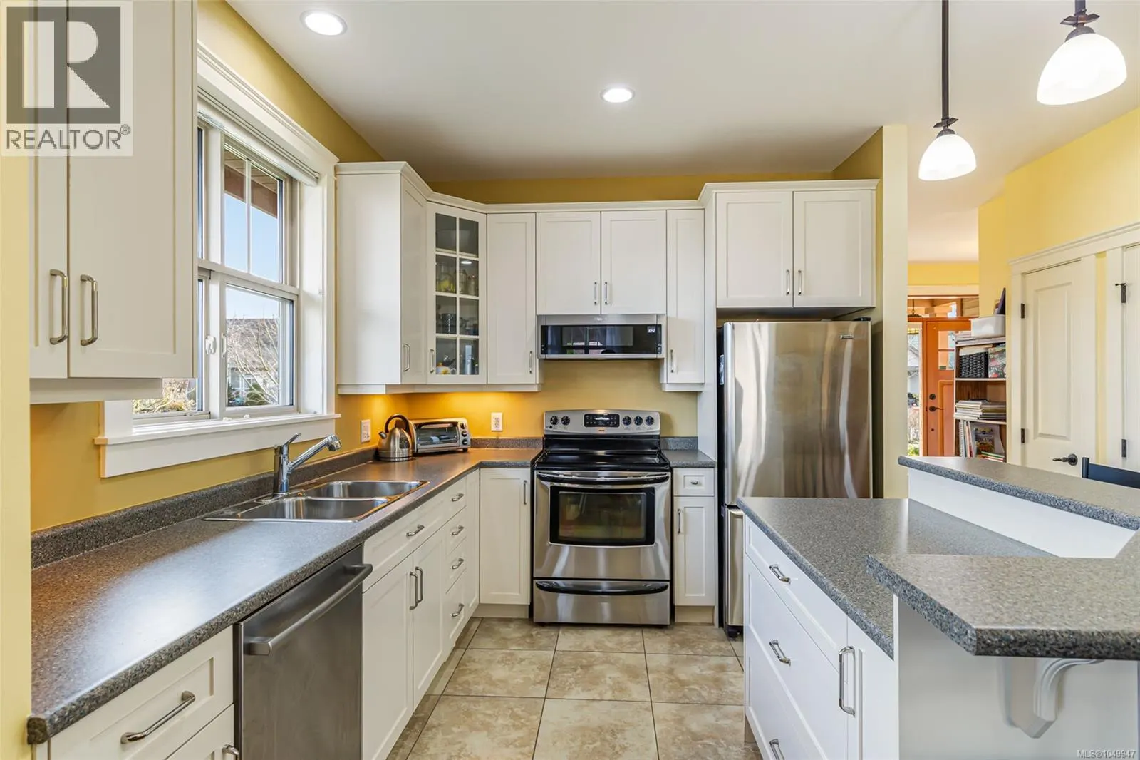421 Poets Trail Dr
