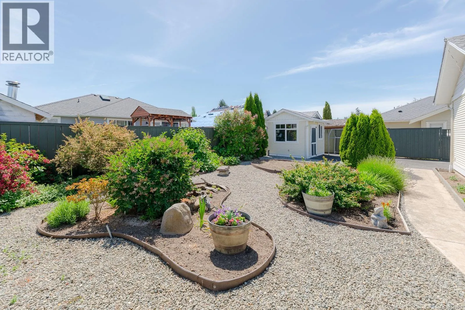 1085 Tara Cres