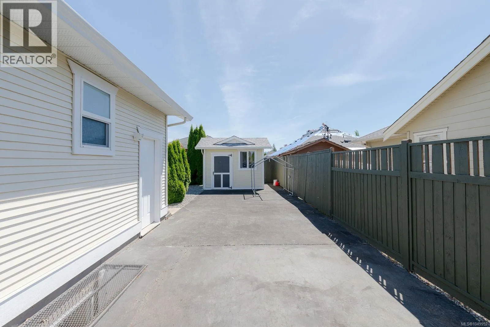 1085 Tara Cres