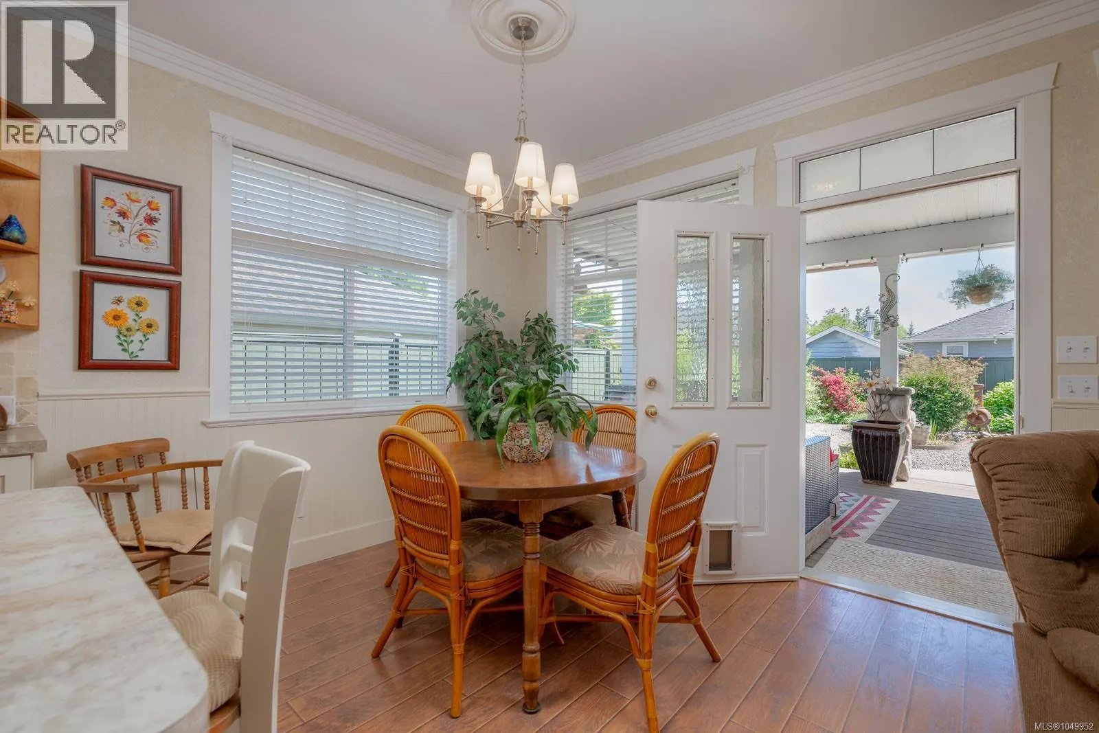 1085 Tara Cres