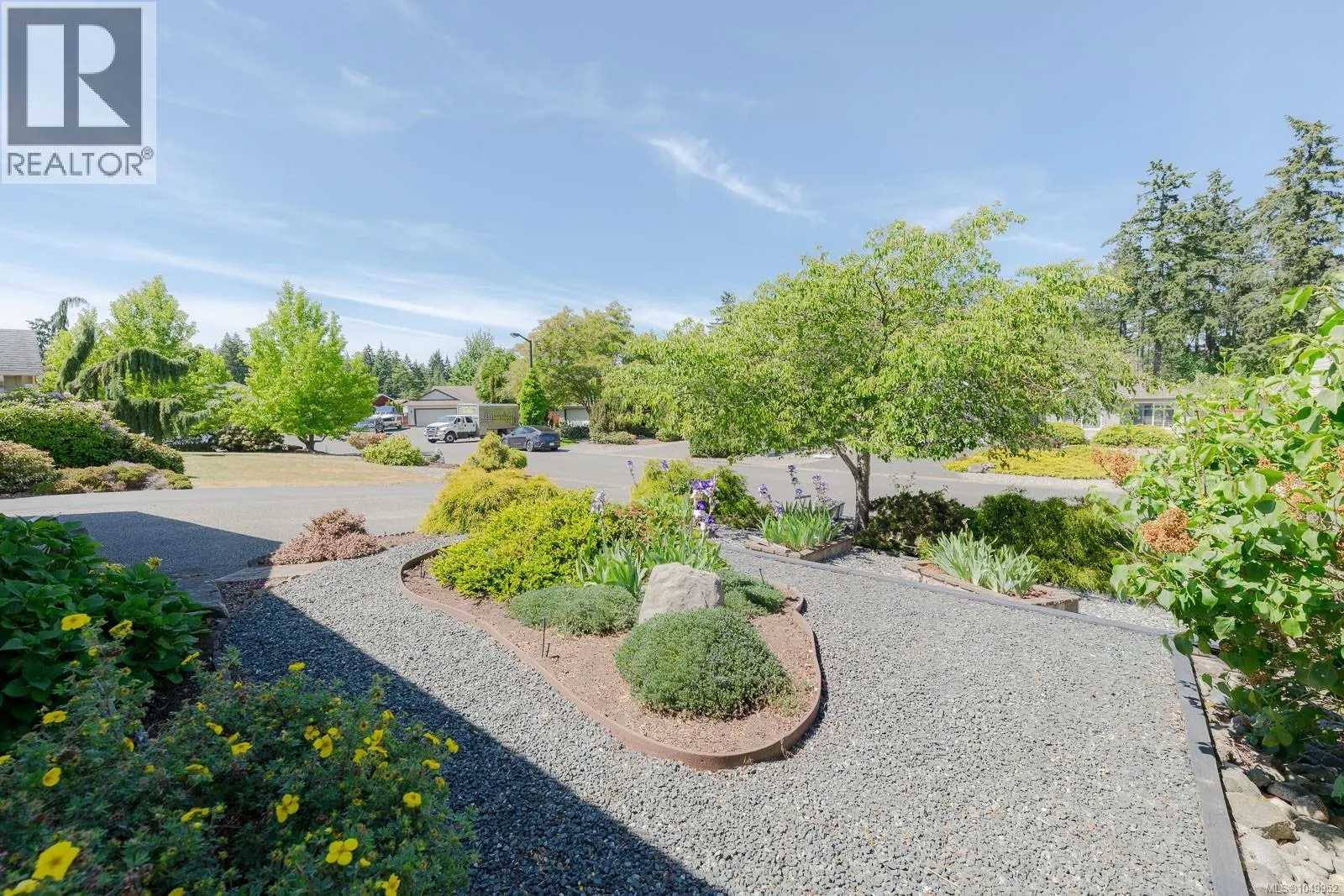 1085 Tara Cres