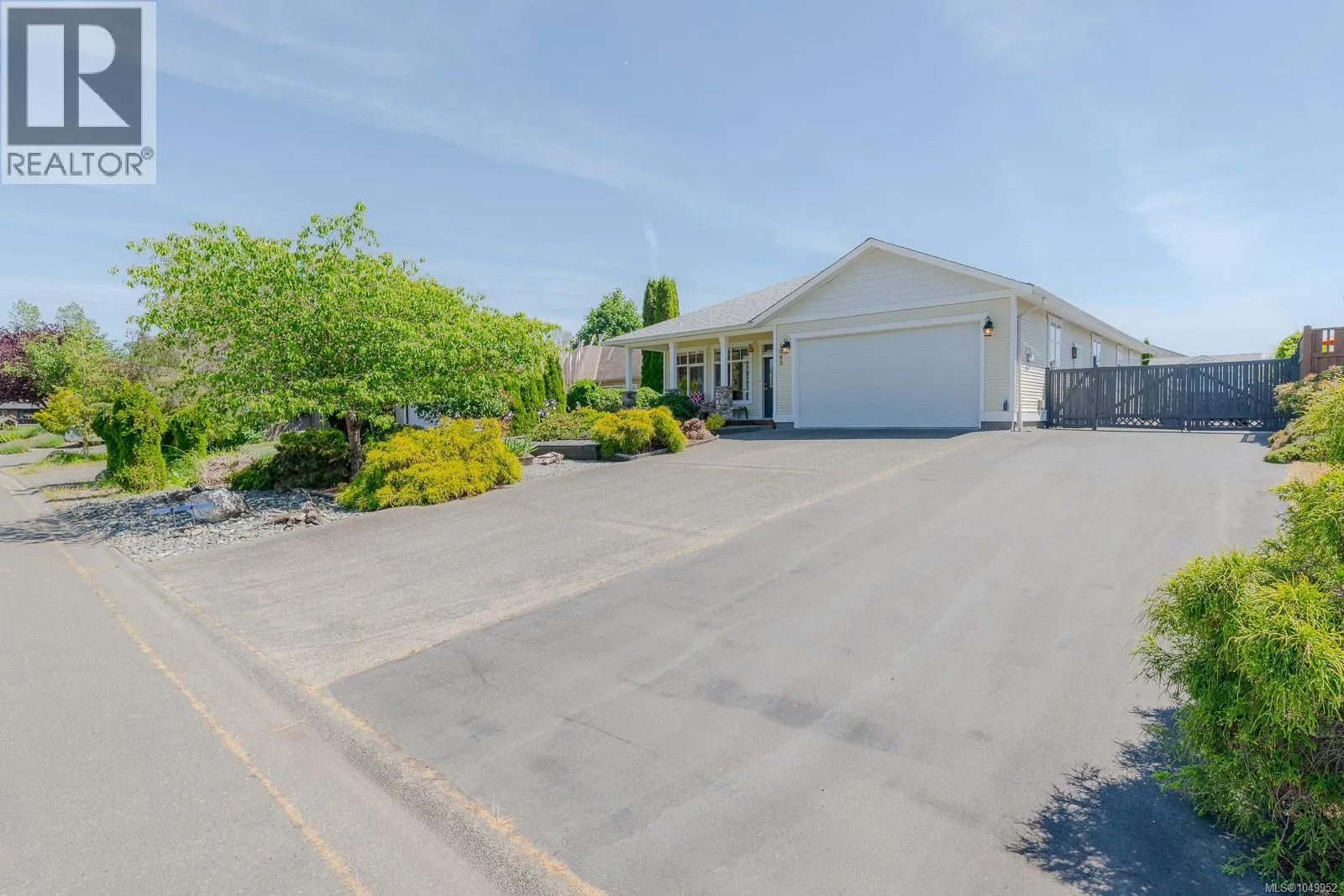 1085 Tara Cres