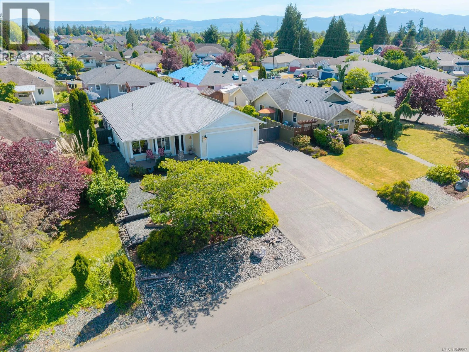 1085 Tara Cres