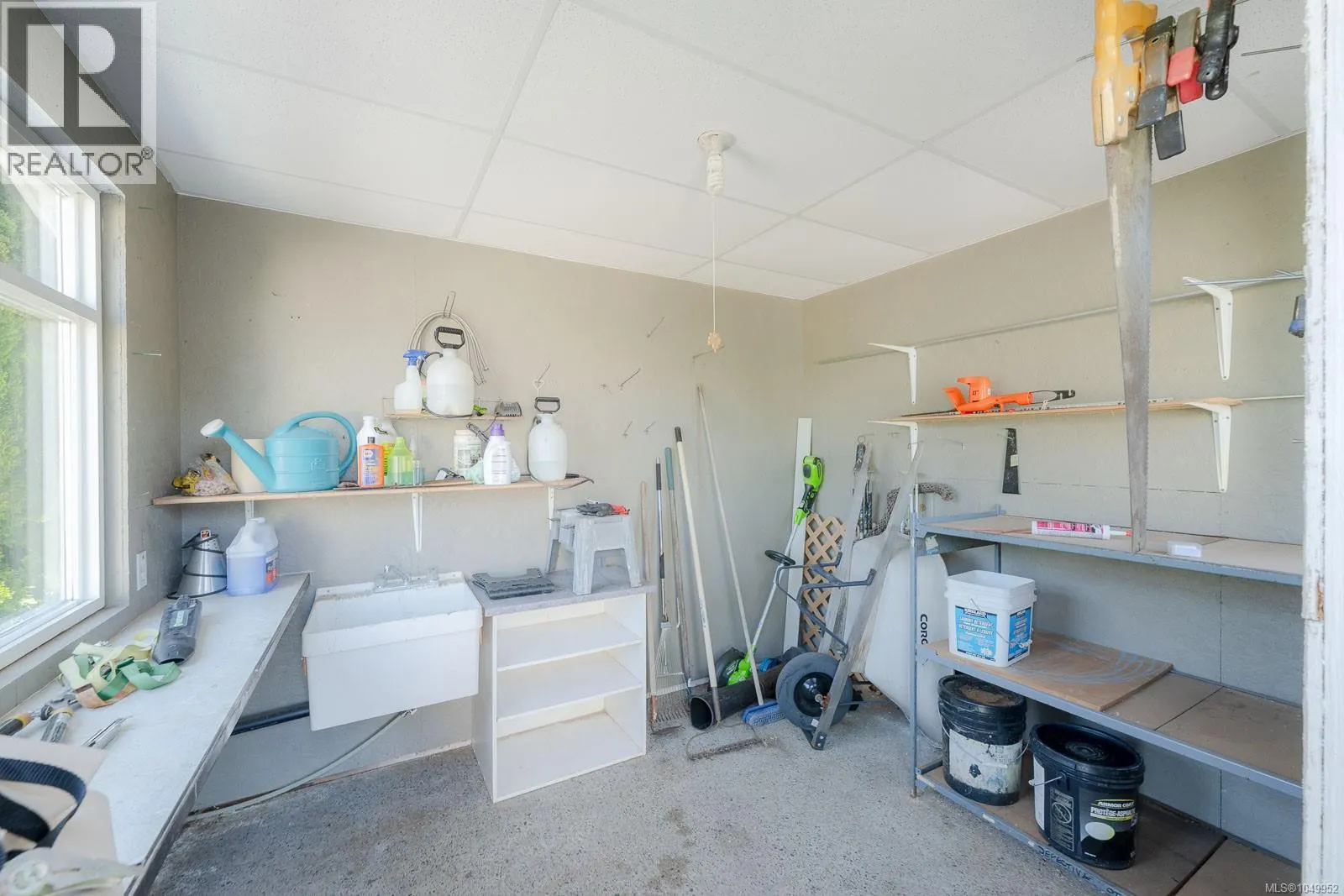 1085 Tara Cres