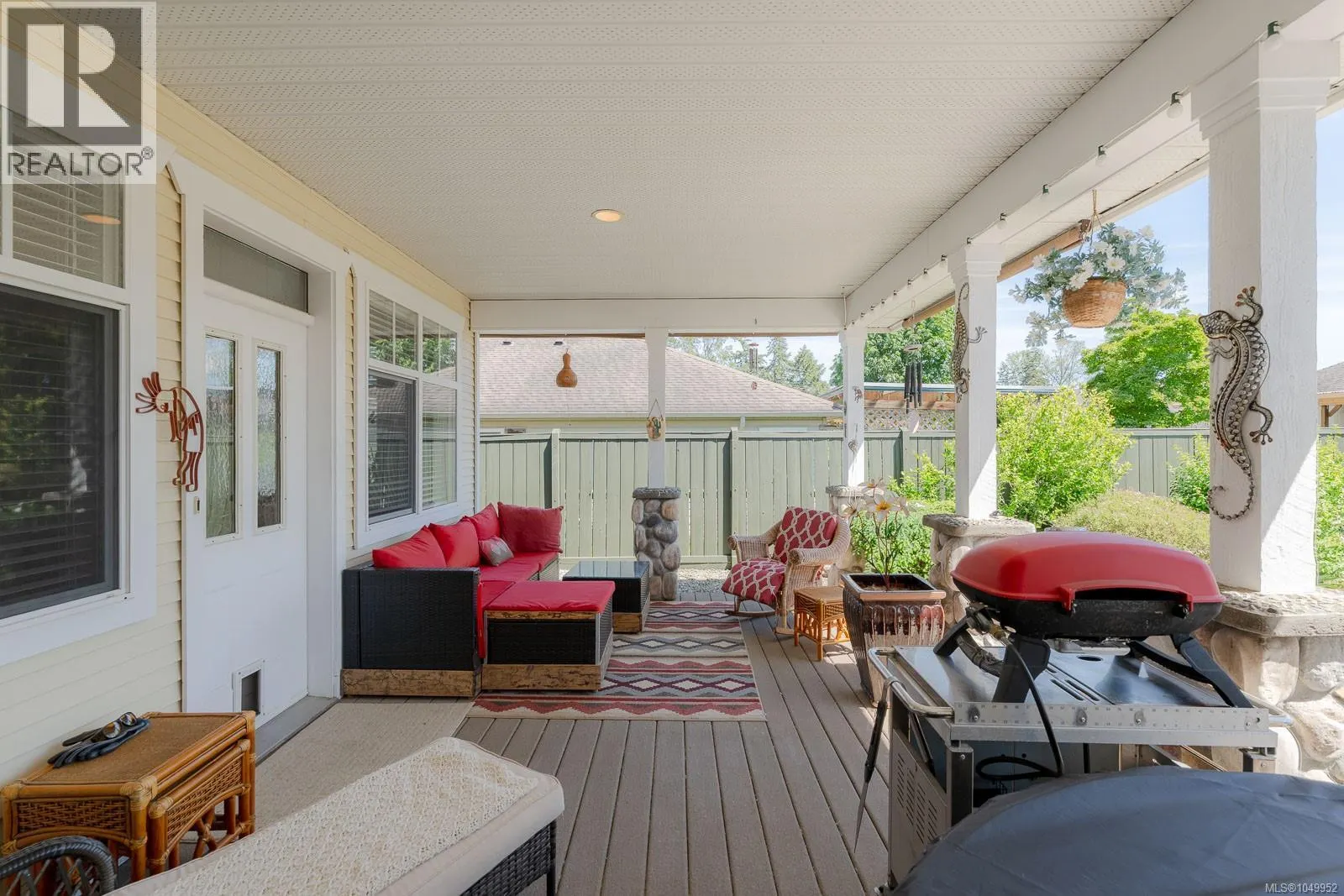 1085 Tara Cres