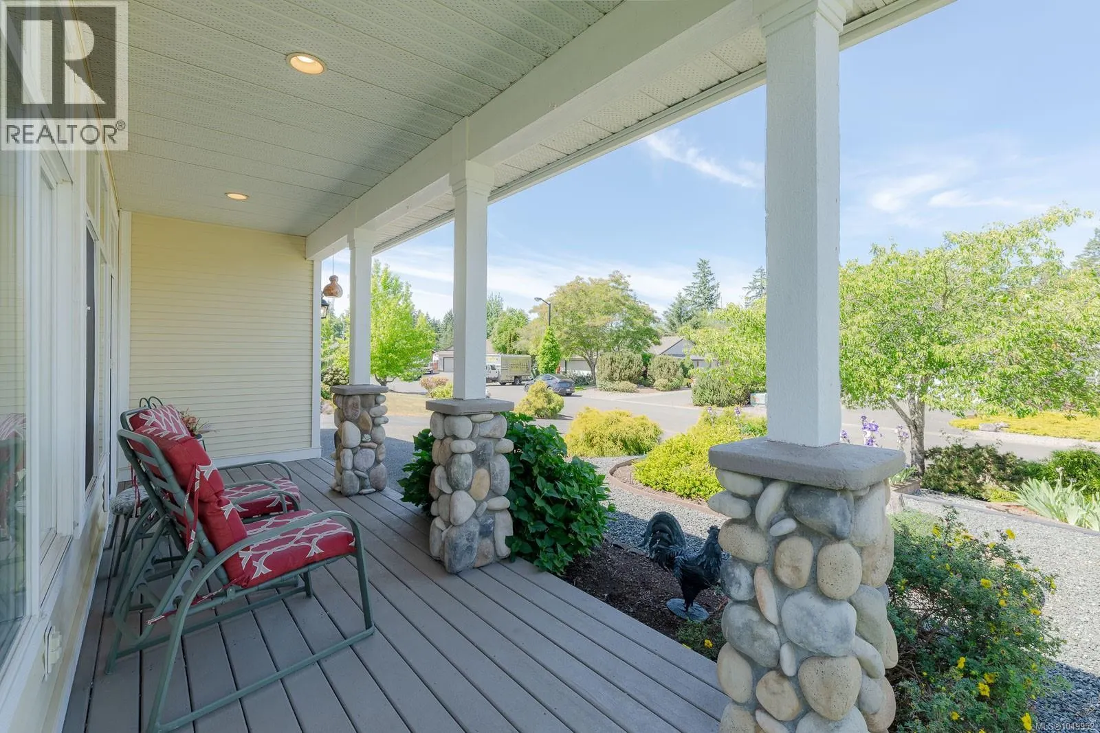 1085 Tara Cres