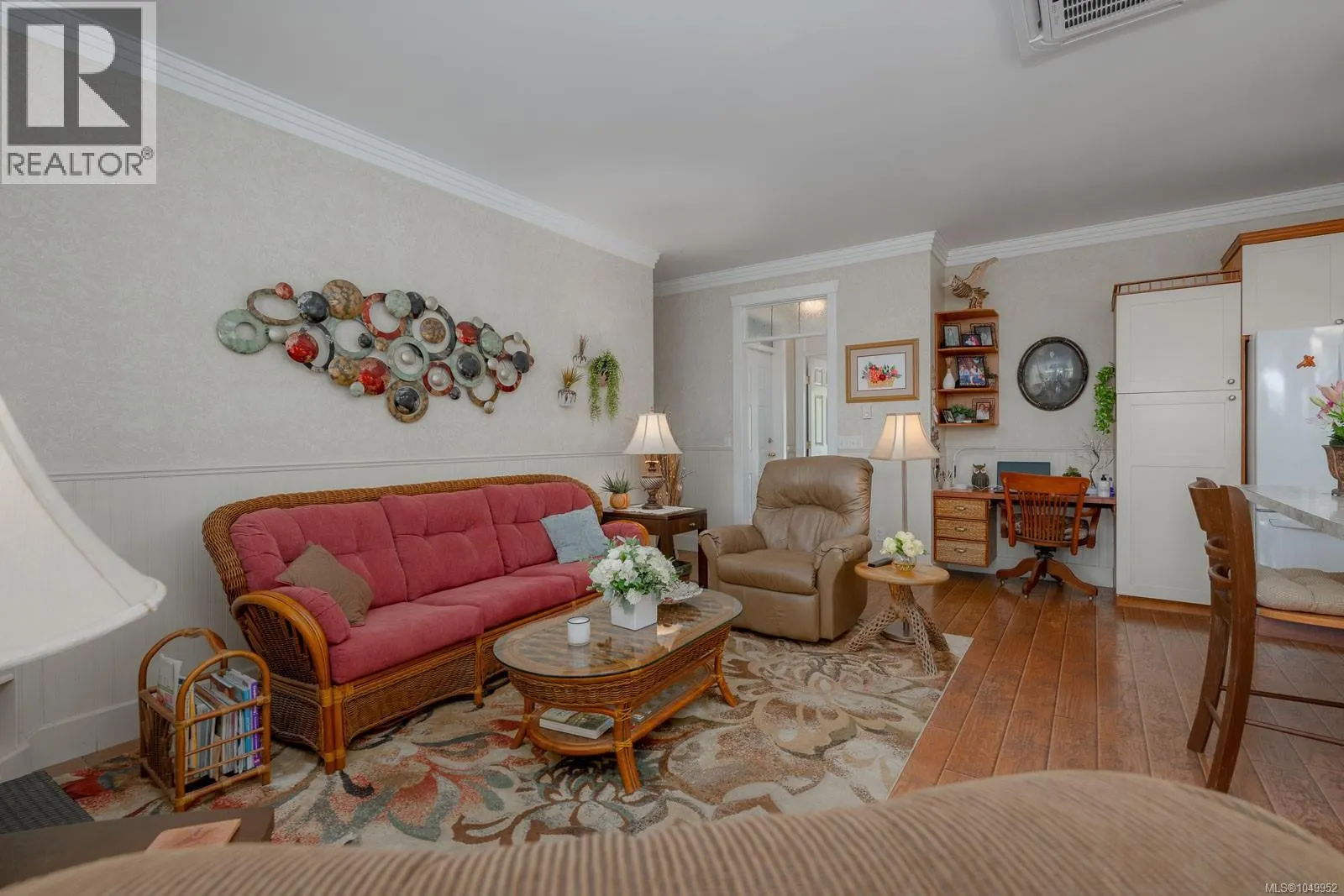 1085 Tara Cres