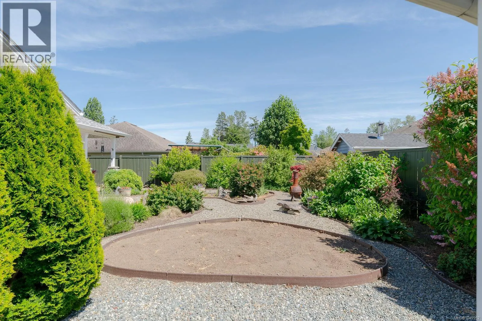 1085 Tara Cres