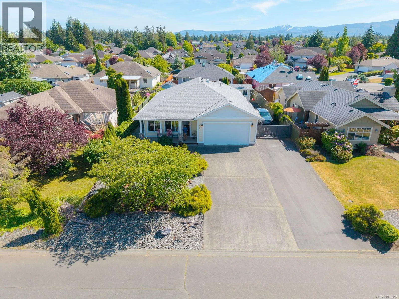 1085 Tara Cres