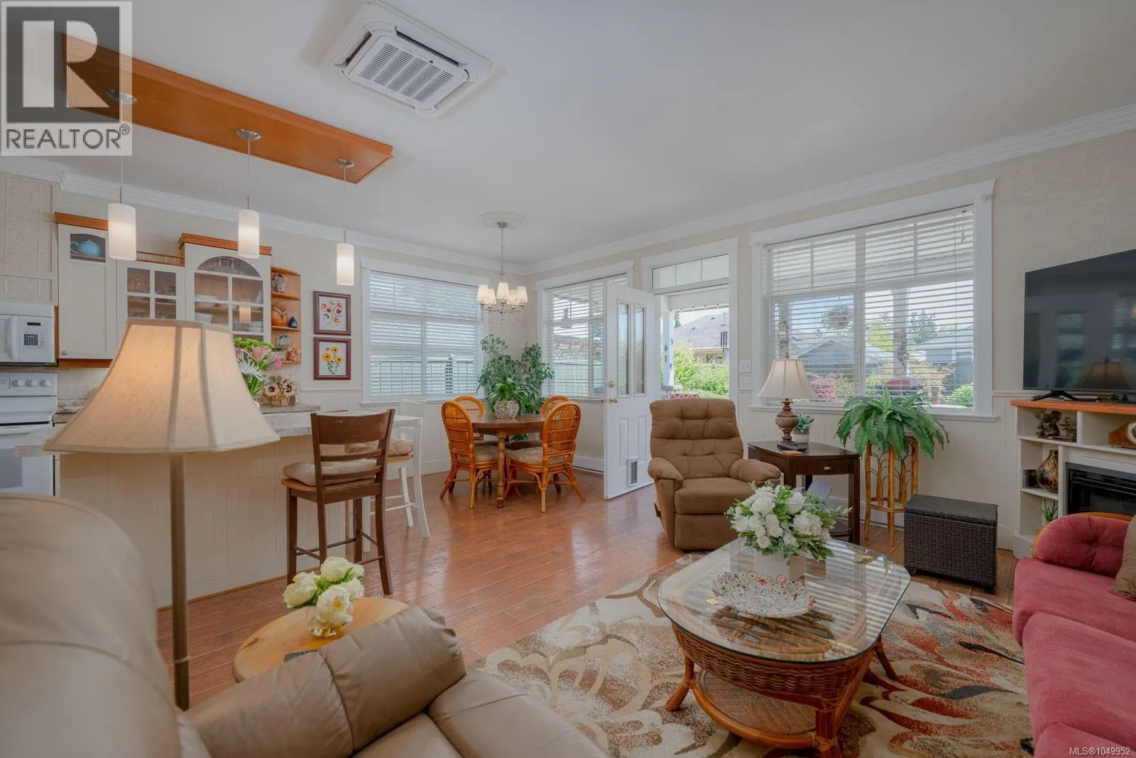 1085 Tara Cres