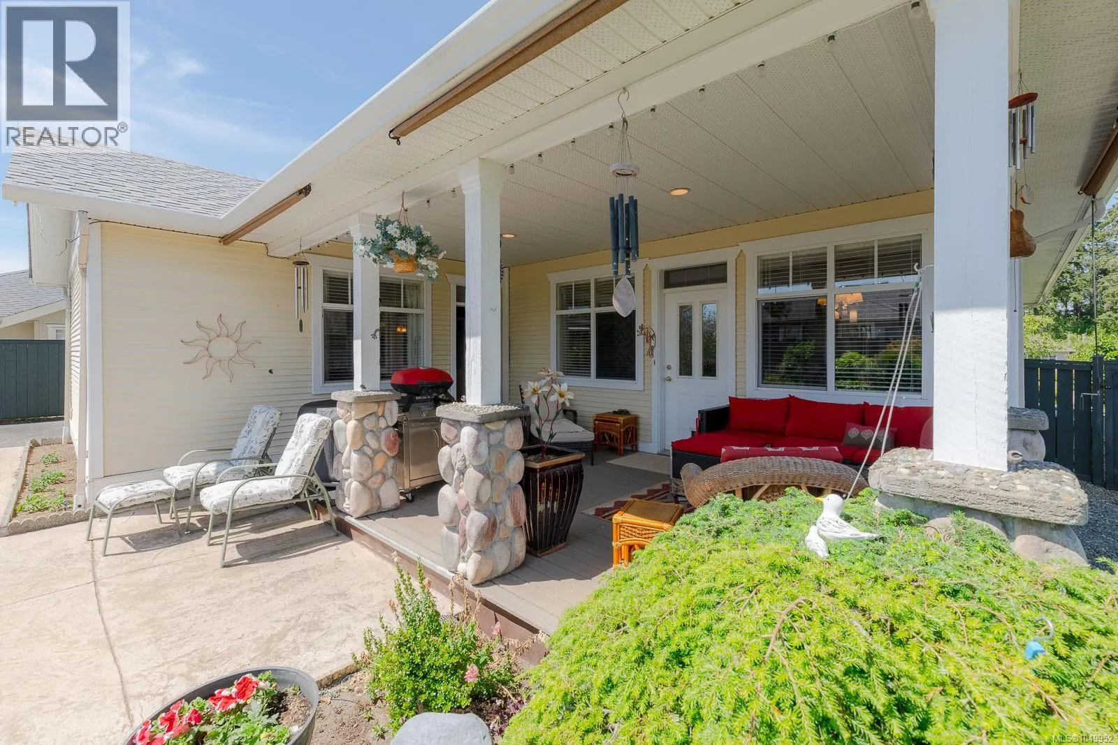 1085 Tara Cres