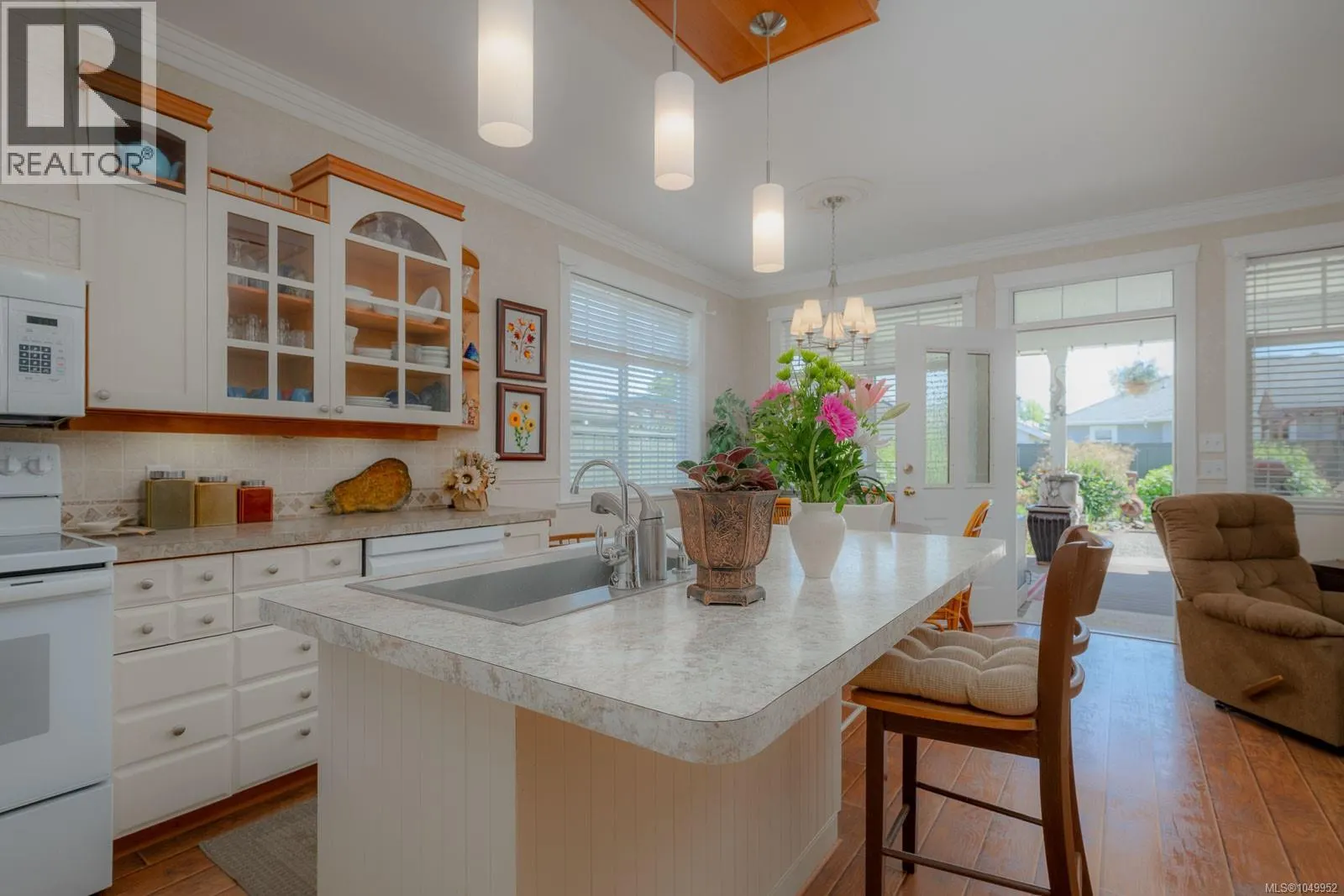 1085 Tara Cres