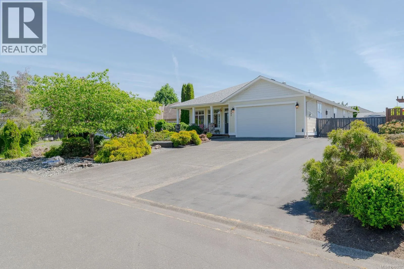 1085 Tara Cres